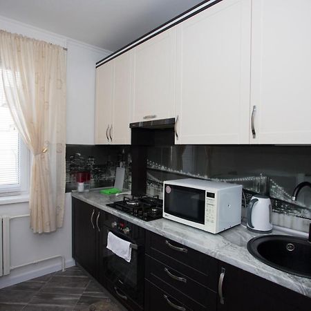 Apartamento Apartament Curat Si Confortabil Str. Ismail 86 In Centrul Chisinaului Exterior foto