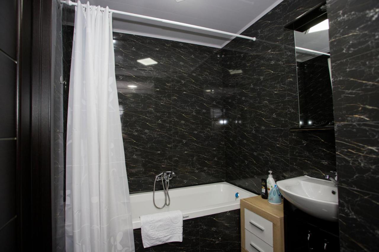 Apartamento Apartament Curat Si Confortabil Str. Ismail 86 In Centrul Chisinaului Exterior foto