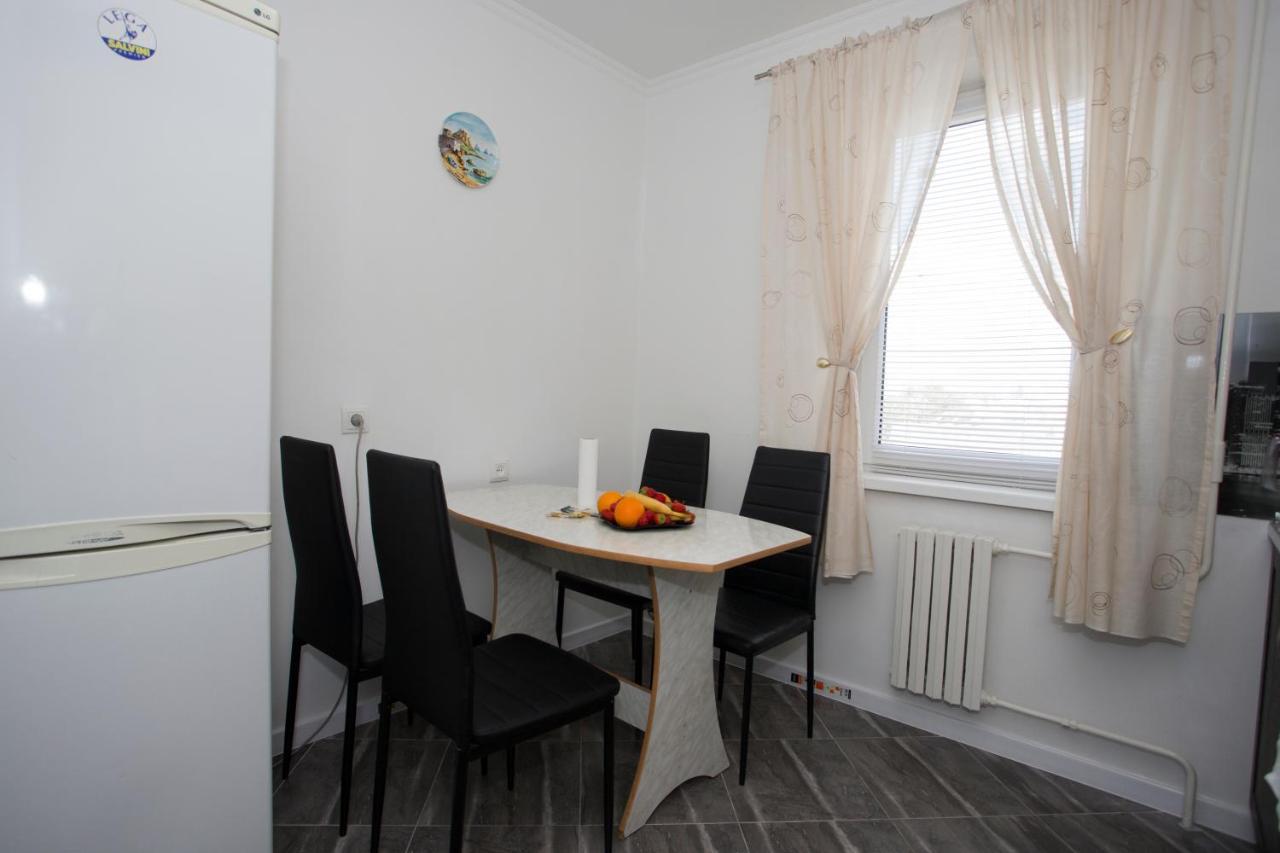 Apartamento Apartament Curat Si Confortabil Str. Ismail 86 In Centrul Chisinaului Exterior foto